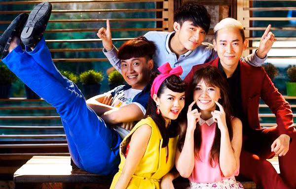 Dàn ca sĩ đóng phim Chàng trai năm ấy - Ảnh tư liệu ca si lan san dien anh dung tuong bo