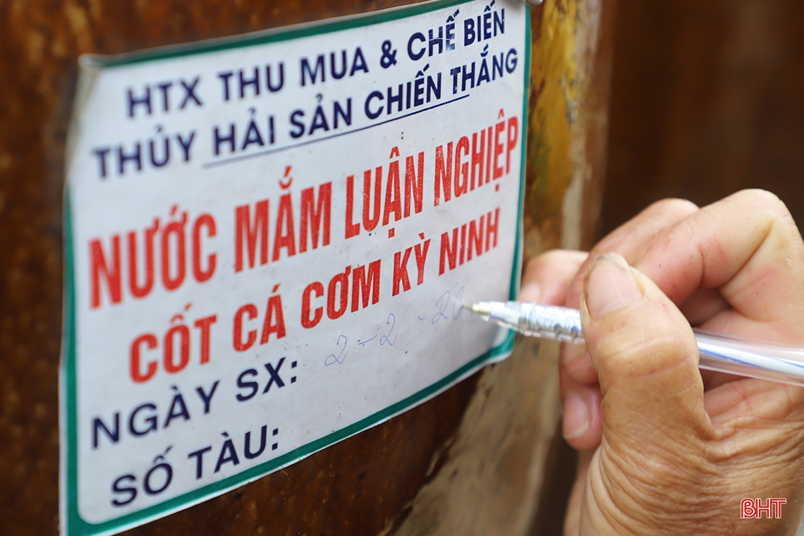 “Được khách khen nước mắm ngon là tôi lại có thêm động lực để gắn bó với nghề”
