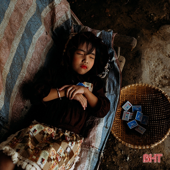 “Cô bé bán diêm” và bản cover đầy ám ảnh