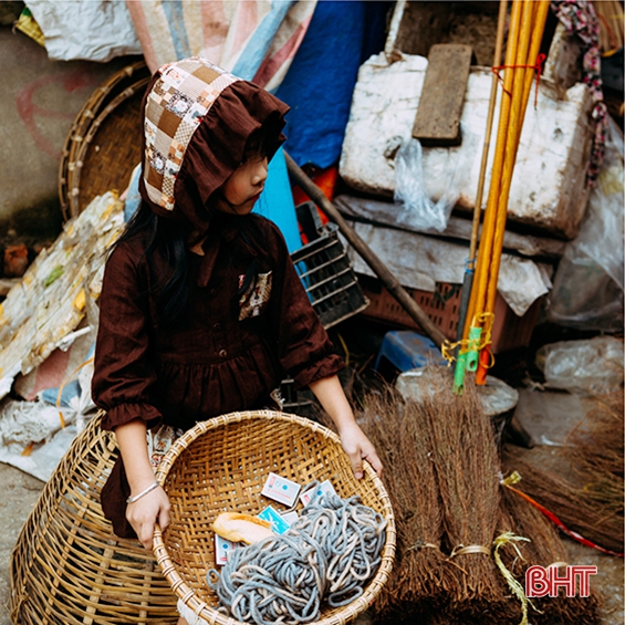 “Cô bé bán diêm” và bản cover đầy ám ảnh