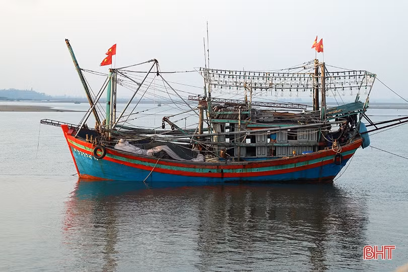 “Cảnh giác” với Covid-19 ở cảng cá lớn nhất Hà Tĩnh