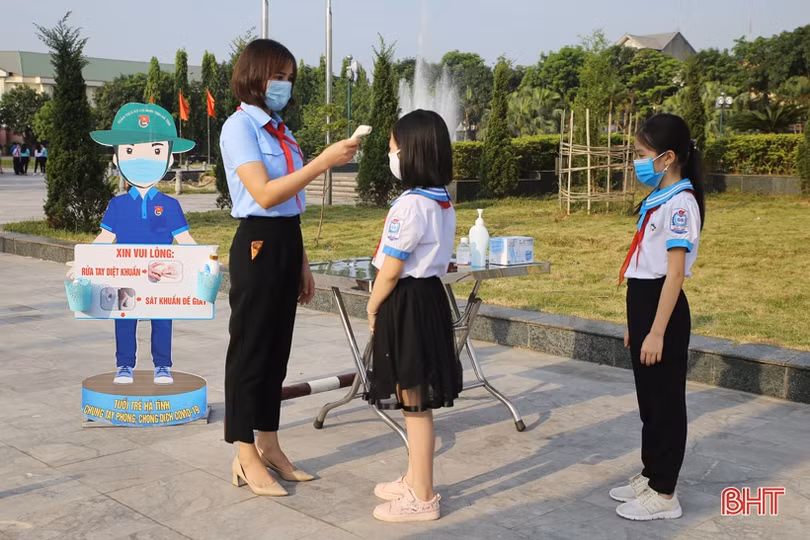 Hội đồng Đội Hà Tĩnh dâng hương tưởng niệm và báo công với Bác Hồ