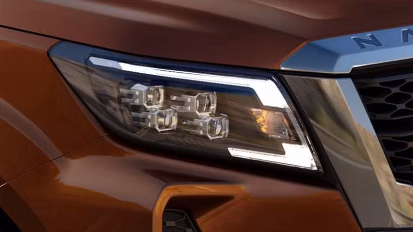 Nissan Navara 2021 thay đổi từ trong ra ngoài, giá từ 748 triệu đồng