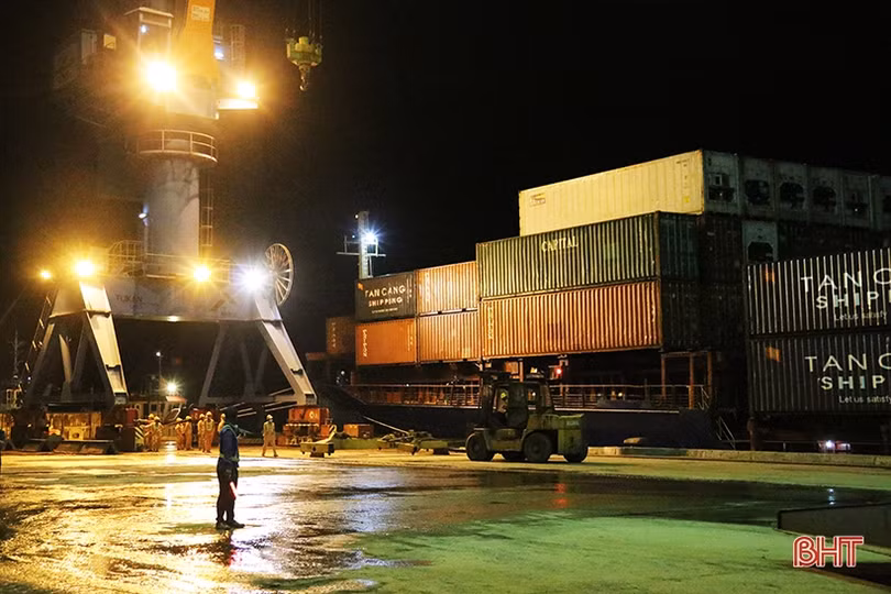 Chuyến tàu container thứ 2 của Tân Cảng Sài Gòn cập cảng Vũng Áng