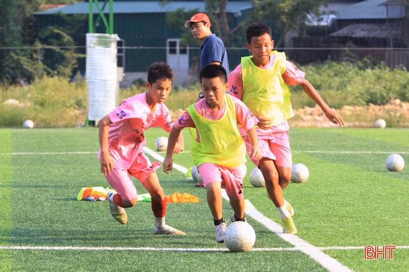 Huấn luyện viên Nguyễn Văn Thịnh - người mang “luồng gió mới” cho bóng đá trẻ Hà Tĩnh
