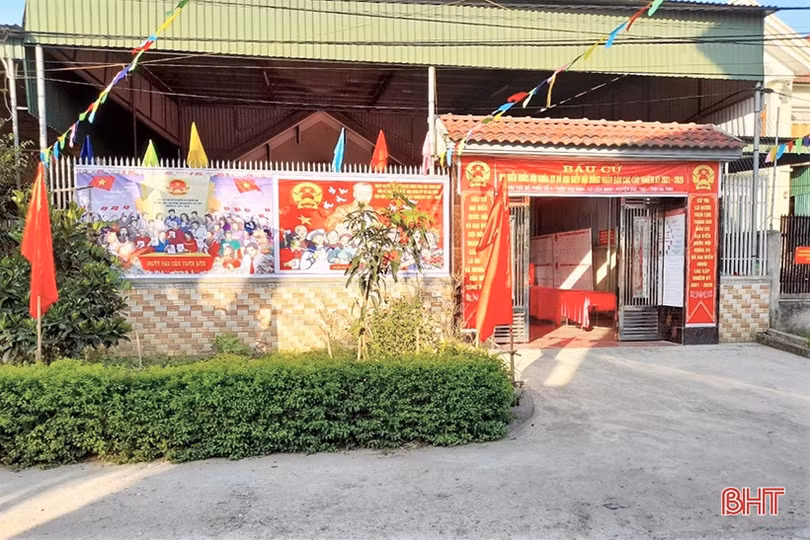 Người dân Hà Tĩnh sẵn lòng trang trí nhà làm điểm bầu cử để giãn số người ra hội quán