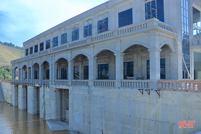 Thi đua đẩy nhanh tiến độ Nhà máy Thủy điện Ngàn Trươi chào mừng ngày hội non sông