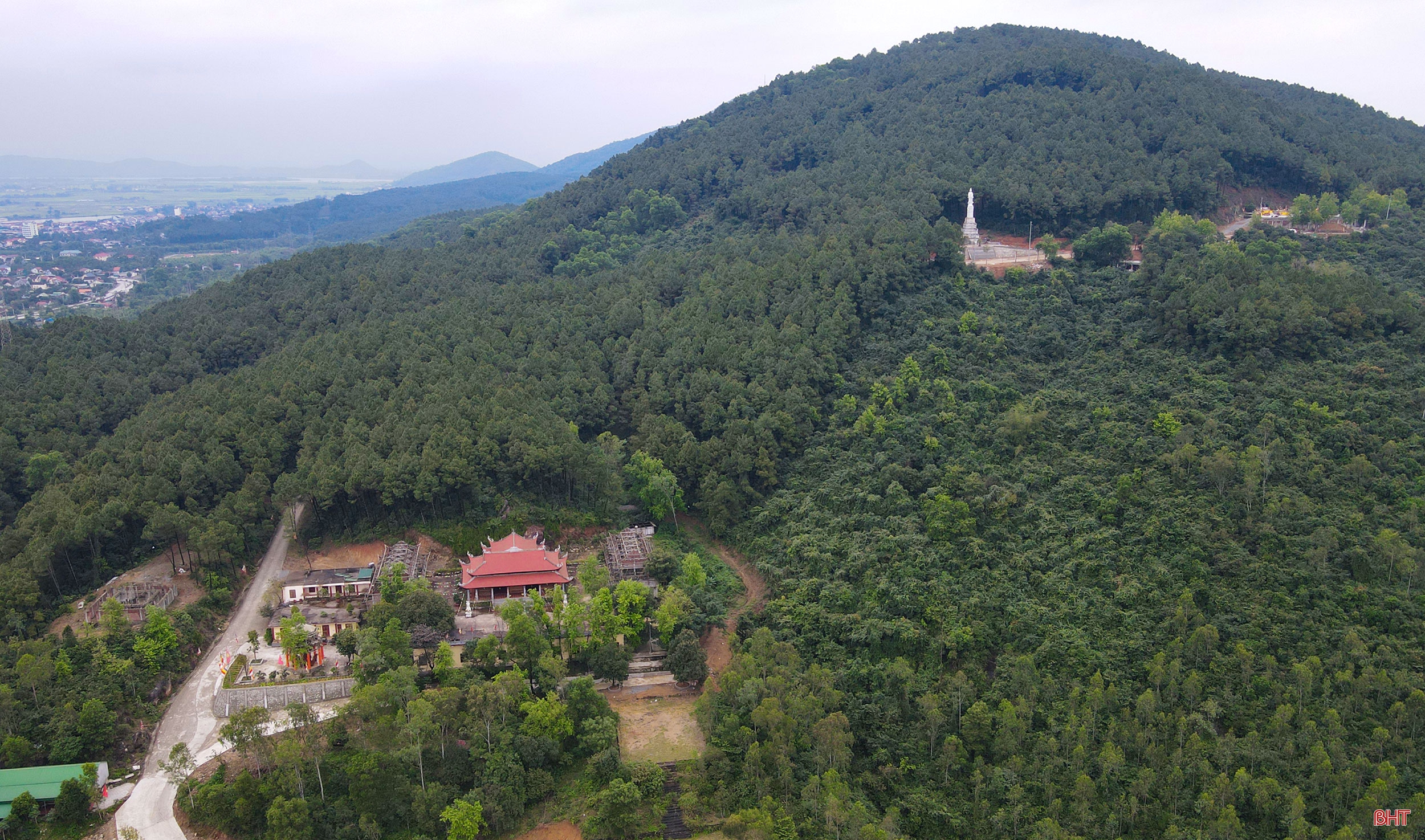 Trong gió reo Ngàn Hống
