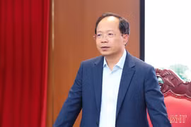 Đồng chí Bí thư Tỉnh ủy chúc mừng ngày truyền thống các cơ quan tham mưu, giúp việc Tỉnh ủy