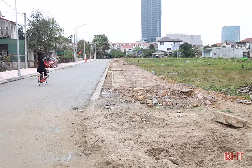 Tiềm ẩn mất an toàn ở dự án khu dân cư thi công dở dang giữa trung tâm Hà Tĩnh