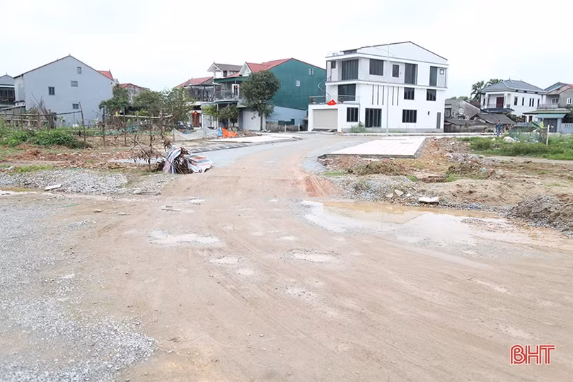 Tiềm ẩn mất an toàn ở dự án khu dân cư thi công dở dang giữa trung tâm Hà Tĩnh