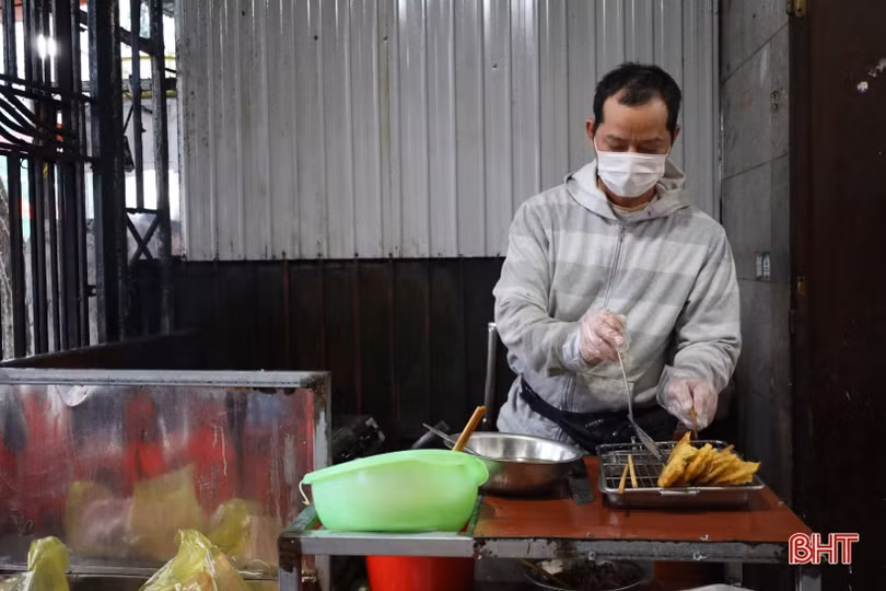 Sau tết, hàng quán ở Hà Tĩnh giữ khách nhưng không quên phòng dịch