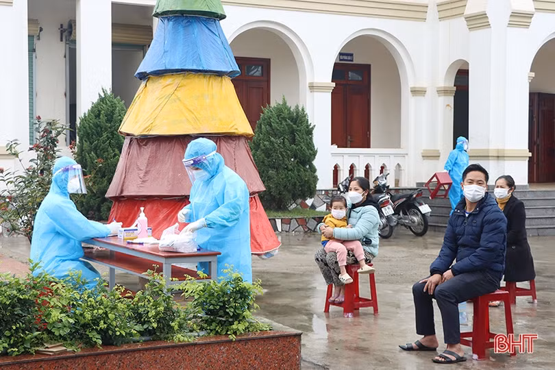 Xuất hiện cả trăm ca mắc, Cẩm Xuyên ráo riết chống dịch COVID-19