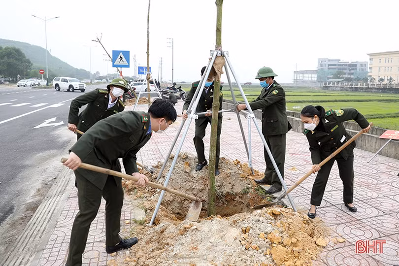 Lãnh đạo tỉnh kiểm tra việc triển khai công tác đầu năm và tham dự tết trồng cây tại TX Kỳ Anh