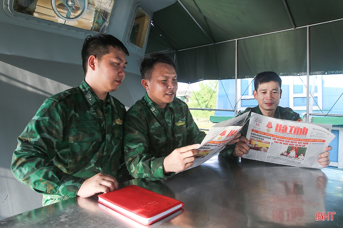 Chiến sỹ biên phòng Hà Tĩnh giúp ngư dân vươn khơi bám biển