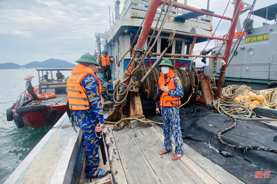 Chiến sỹ biên phòng Hà Tĩnh giúp ngư dân vươn khơi bám biển