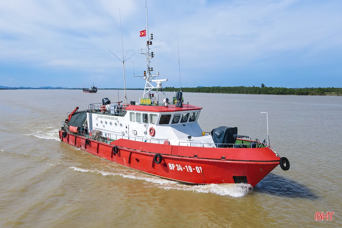 Chiến sỹ biên phòng Hà Tĩnh giúp ngư dân vươn khơi bám biển