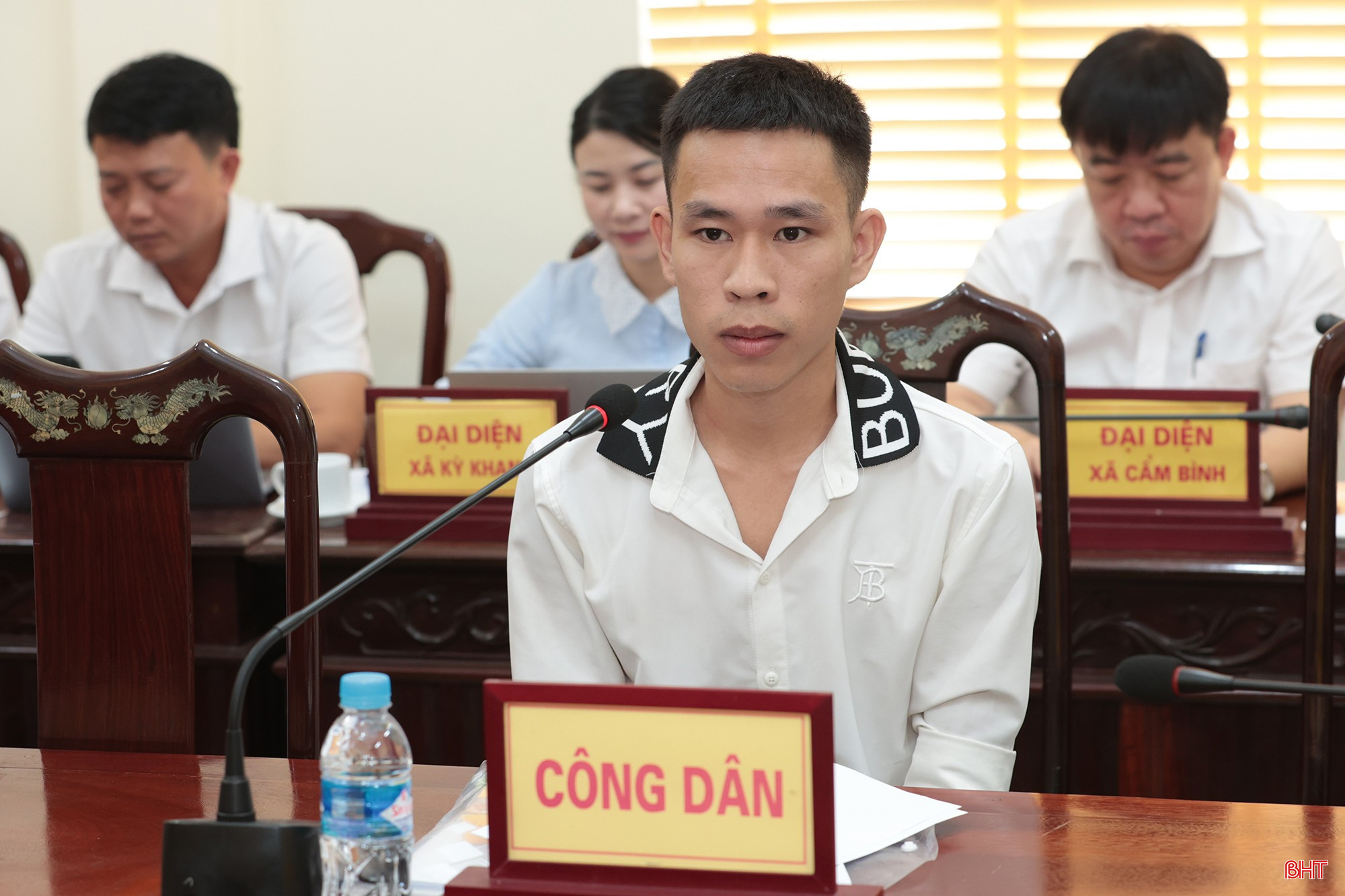bqbht_br_bi-thu-tinh-uy-tiep-cong-dan-6.jpg