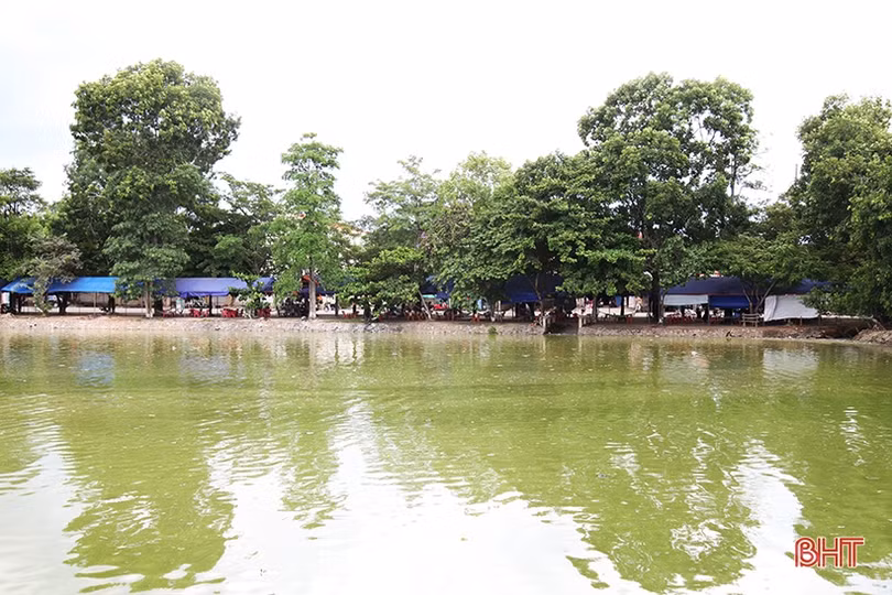 “Hồ Gươm thu nhỏ” ở phố núi Hà Tĩnh vẫn ô nhiễm nặng, mất tác dụng điều hòa