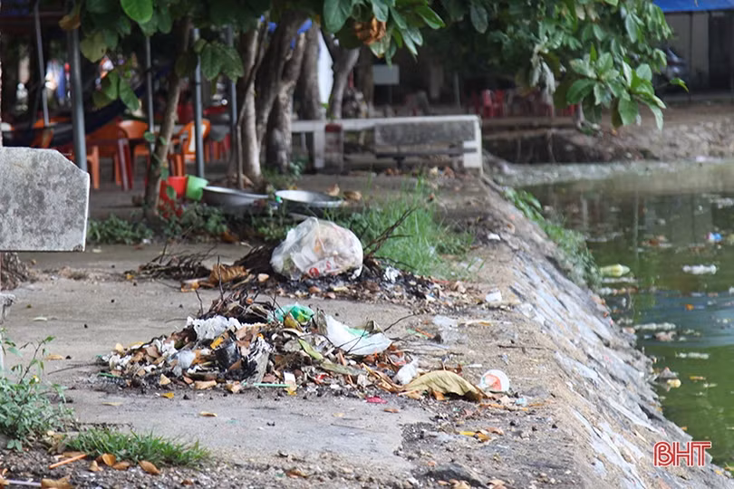 “Hồ Gươm thu nhỏ” ở phố núi Hà Tĩnh vẫn ô nhiễm nặng, mất tác dụng điều hòa