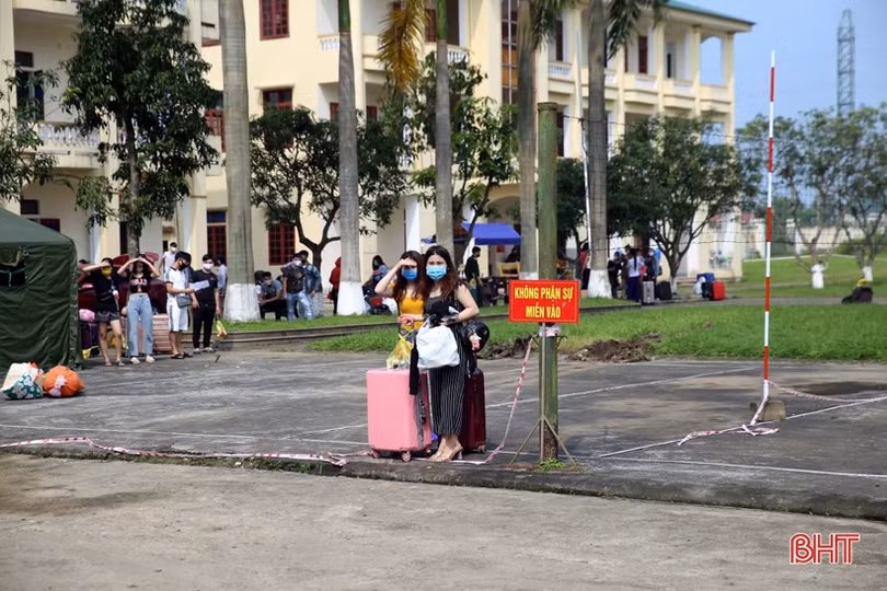 Hà Tĩnh bàn giao 334 công dân hoàn thành cách ly, có xét nghiệm âm tính với virus SARS-CoV-2