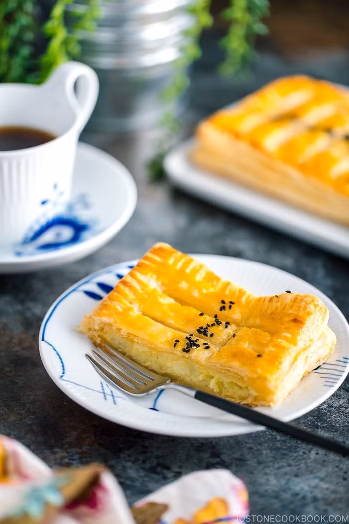 Thời gian nghỉ tránh dịch, hãy thử vào bếp và làm món bánh phồng khoai lang