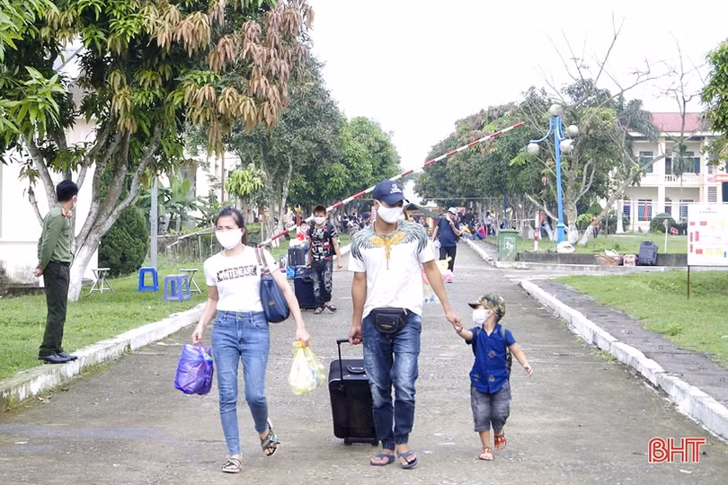Hà Tĩnh bàn giao 334 công dân hoàn thành cách ly, có xét nghiệm âm tính với virus SARS-CoV-2