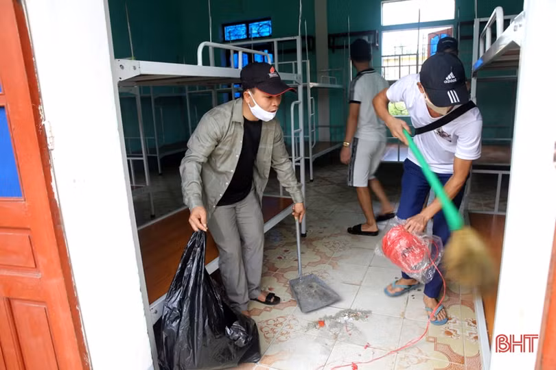 Hà Tĩnh bàn giao 334 công dân hoàn thành cách ly, có xét nghiệm âm tính với virus SARS-CoV-2