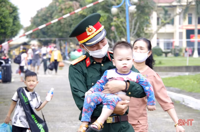 Hà Tĩnh bàn giao 334 công dân hoàn thành cách ly, có xét nghiệm âm tính với virus SARS-CoV-2