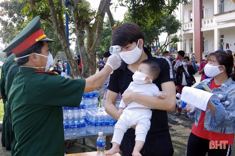 Hà Tĩnh bàn giao 334 công dân hoàn thành cách ly, có xét nghiệm âm tính với virus SARS-CoV-2