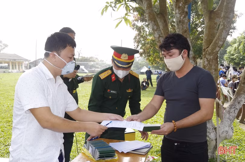 Hà Tĩnh bàn giao 334 công dân hoàn thành cách ly, có xét nghiệm âm tính với virus SARS-CoV-2