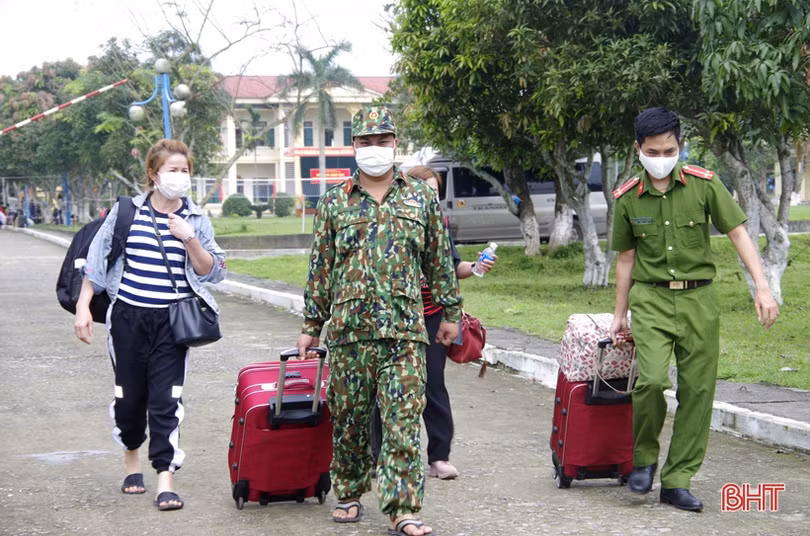 Hà Tĩnh bàn giao 334 công dân hoàn thành cách ly, có xét nghiệm âm tính với virus SARS-CoV-2