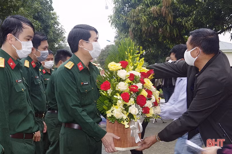 Hà Tĩnh bàn giao 334 công dân hoàn thành cách ly, có xét nghiệm âm tính với virus SARS-CoV-2