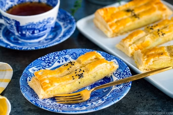 Thời gian nghỉ tránh dịch, hãy thử vào bếp và làm món bánh phồng khoai lang