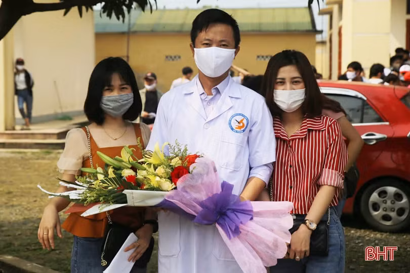 Hà Tĩnh bàn giao 334 công dân hoàn thành cách ly, có xét nghiệm âm tính với virus SARS-CoV-2