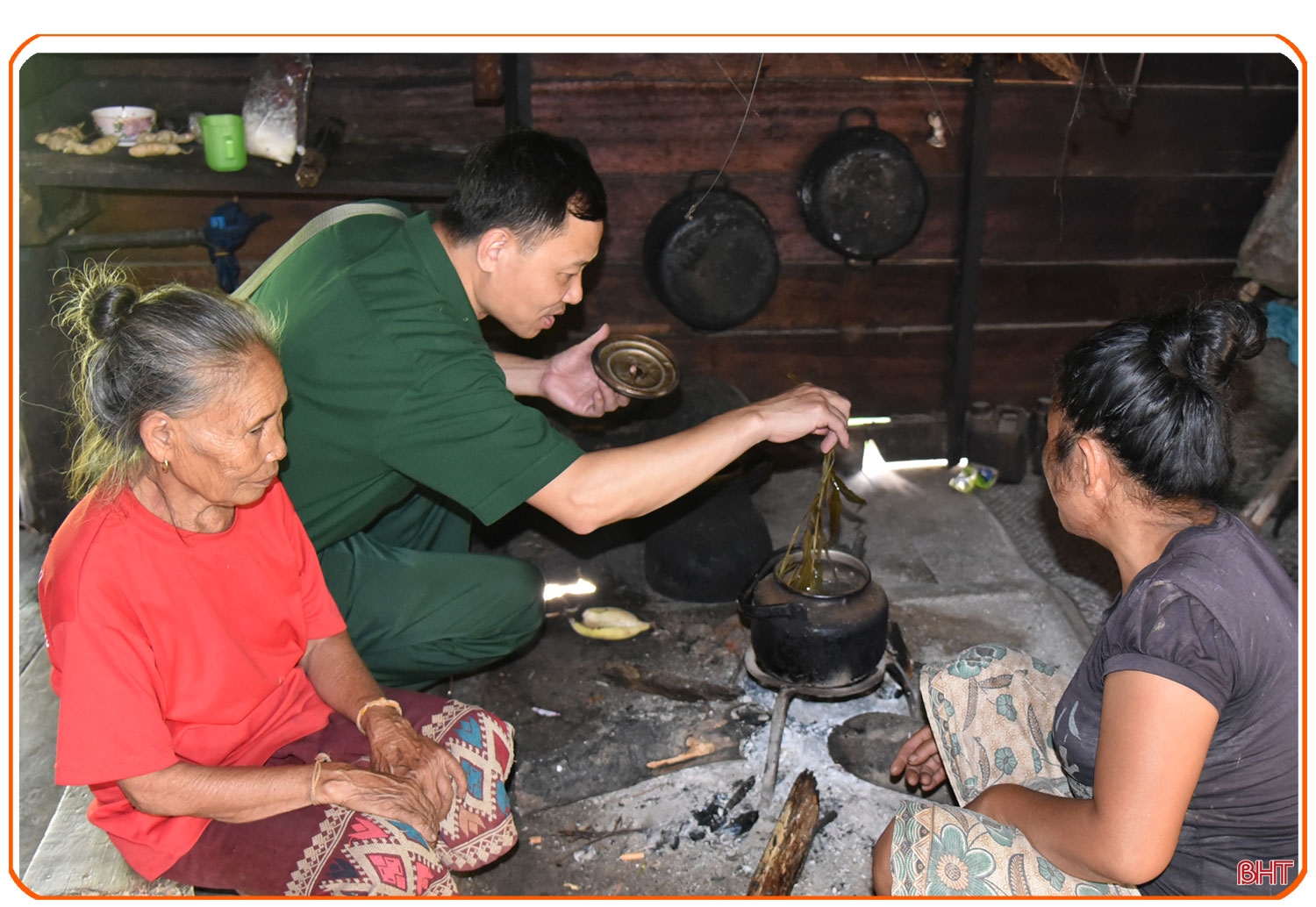 “Sứ giả” của tình yêu thương, đoàn kết Việt - Lào