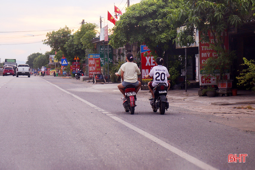 hoc-sinh-vi-pham-giao-thong-0.jpg