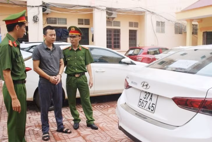 Cặp “doanh nhân thành đạt” thuê hàng chục ô tô tự lái từ Hà Tĩnh đến Thanh Hóa rồi cầm cố