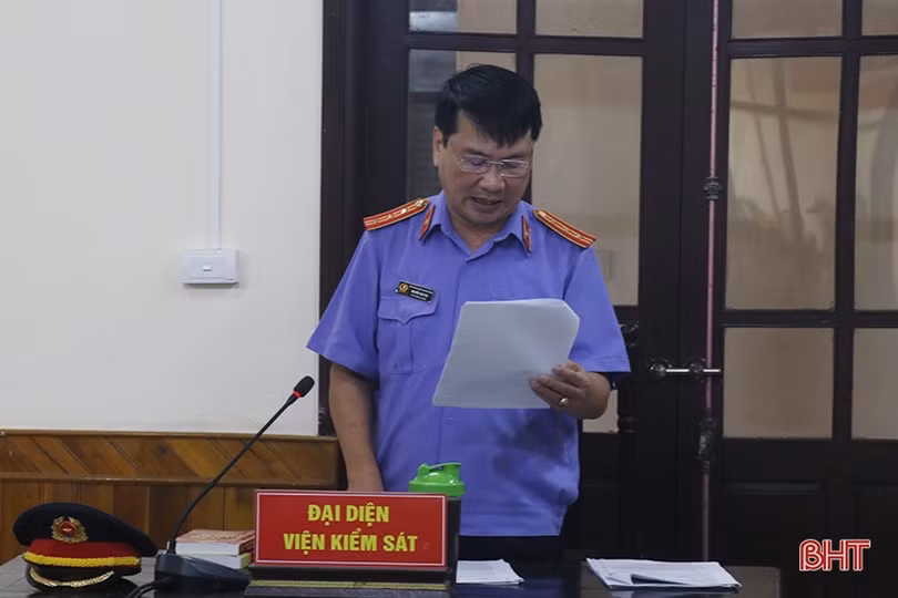 Hà Tĩnh: Xét xử nhóm đối tượng làm giả tài liệu cho người nước ngoài làm việc tại trung tâm Anh ngữ