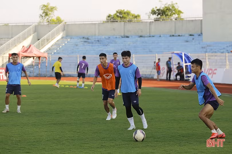 Phi Sơn, Thanh Trung trở lại tập luyện, sẵn sàng cho trận đại chiến với Nam Định