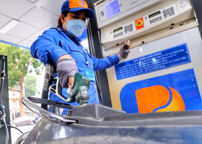 Giá xăng, dầu tiếp tục giảm