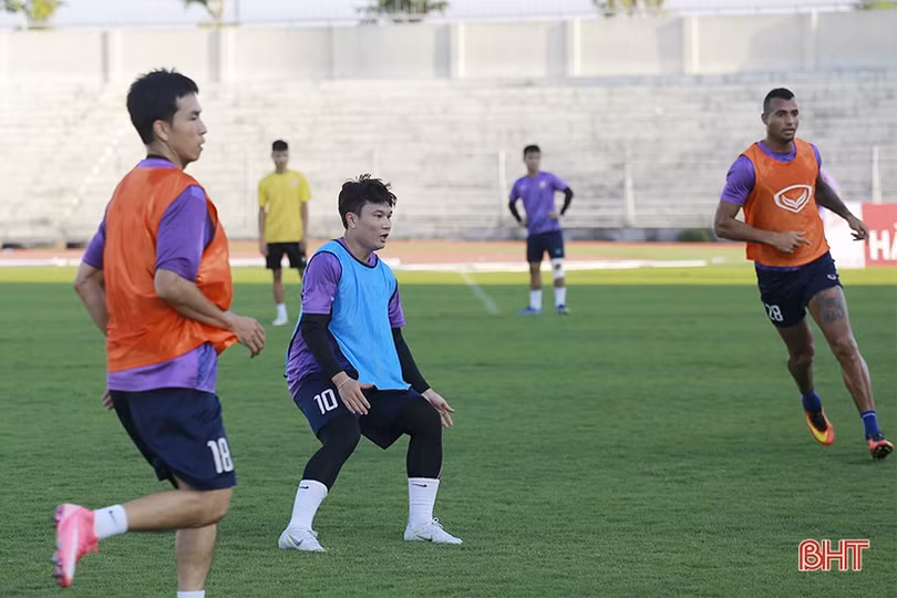 Phi Sơn, Thanh Trung trở lại tập luyện, sẵn sàng cho trận đại chiến với Nam Định
