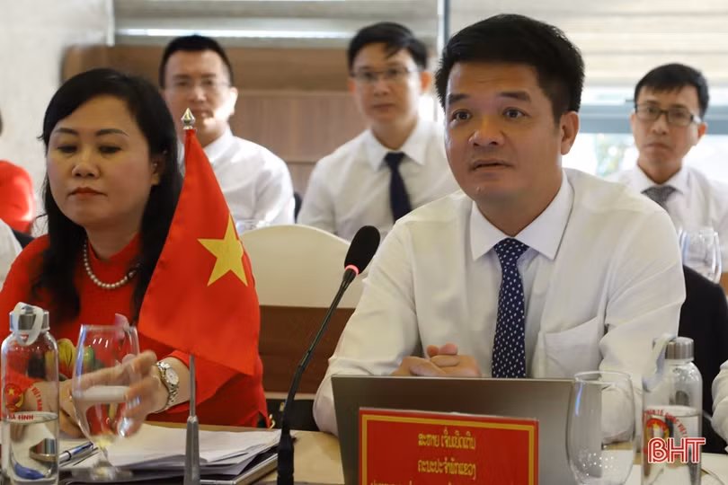 Hà Tĩnh và Khăm Muồn chia sẻ kinh nghiệm triển khai công tác mặt trận