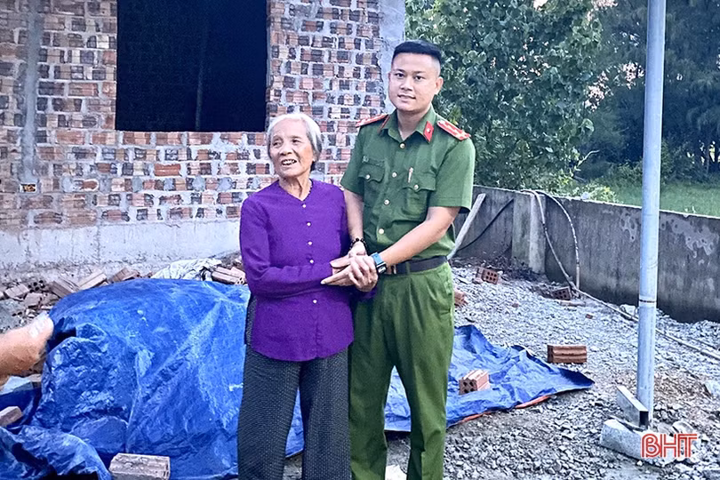 Công an xã ở Hà Tĩnh vận động kinh phí hỗ trợ vợ liệt sỹ hoàn thiện ngôi nhà