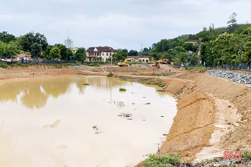 10 tỷ đồng cải tạo hồ điều hòa trong lòng thị trấn Vũ Quang