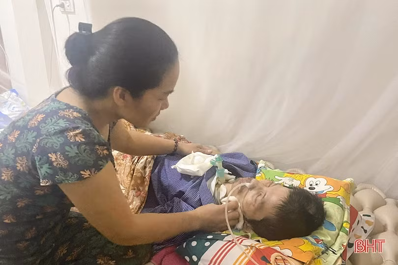MS2215: Bố chấn thương sọ não, 4 mẹ con chưa biết ra sao ngày mai!