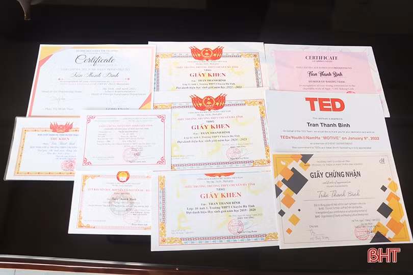 Nữ sinh Thạch Hà được tuyển thẳng vào 4 trường đại học top đầu cả nước
