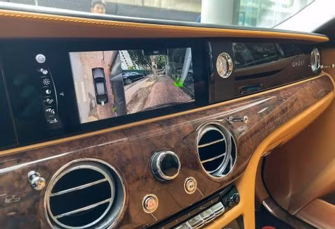 Ảnh chi tiết Rolls-Royce Ghost EWB 2021 đầu tiên về Việt Nam