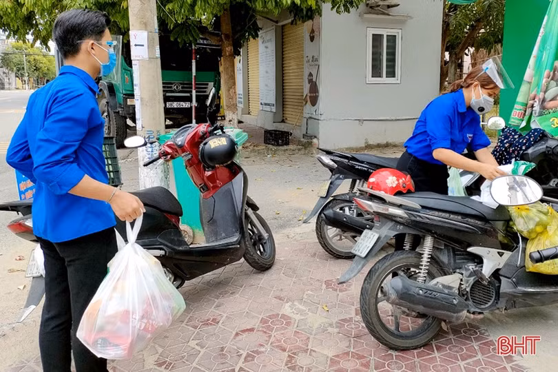 6 đội “Đi chợ giúp dân” vùng cách ly y tế thị xã Hồng Lĩnh