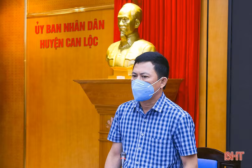 Tập trung lấy mẫu xét nghiệm COVID-19 toàn bộ người dân Tùng Lộc